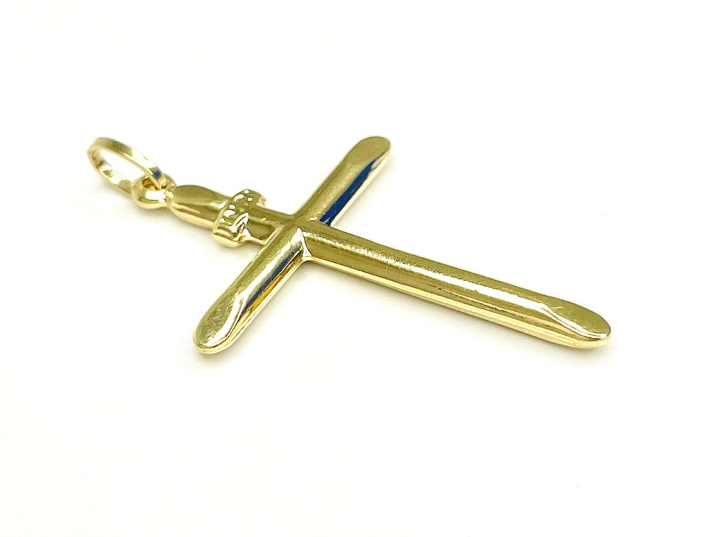 Luxurious Touch: 18K Yellow Gold Pendant 3