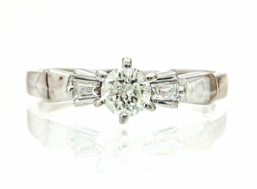Elegant 14K White Gold Diamond Ring 6